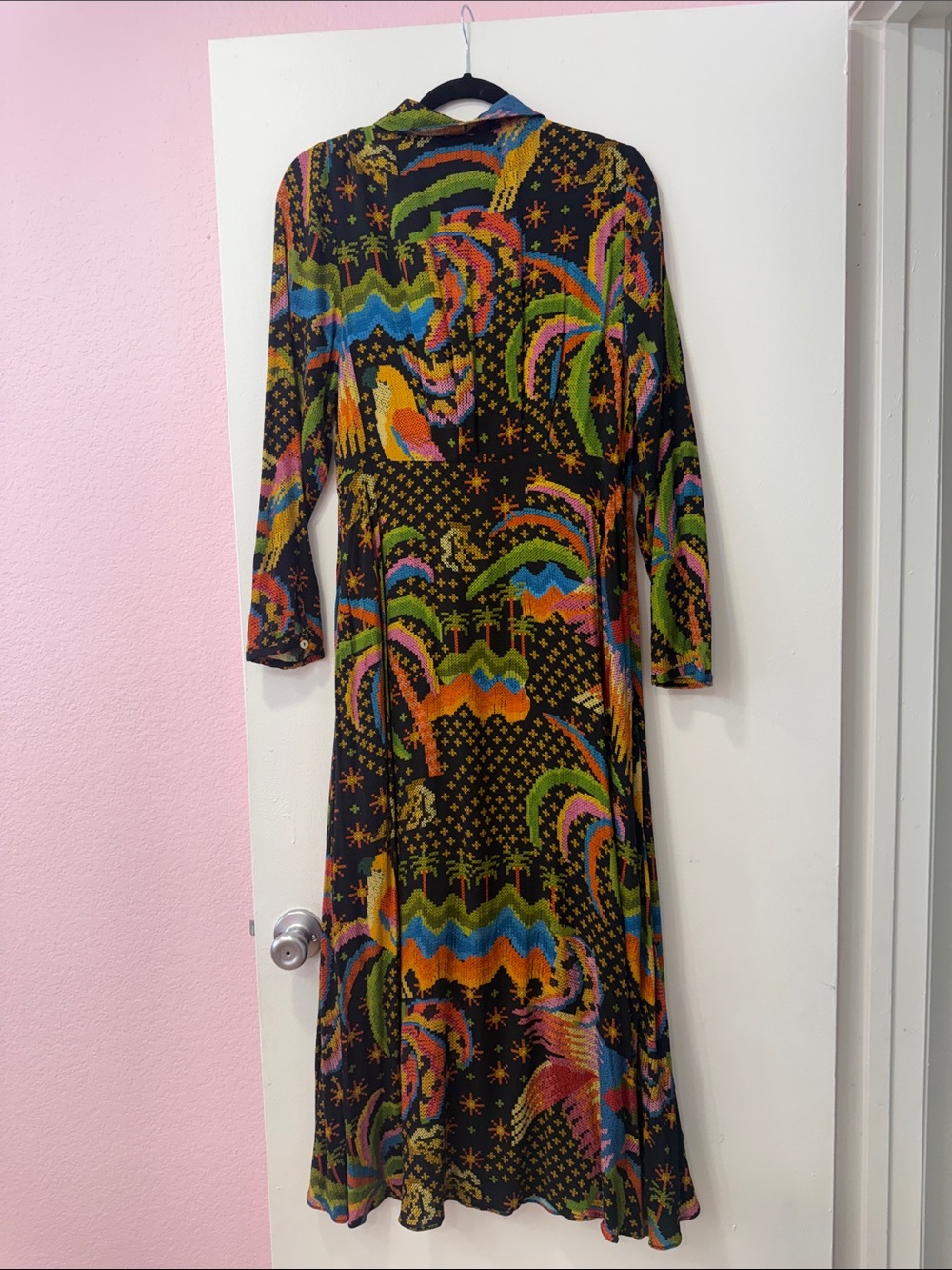FARM Rio Black Multicolor Long-Sleeve V-Neck Dress - Picture 6 of 8